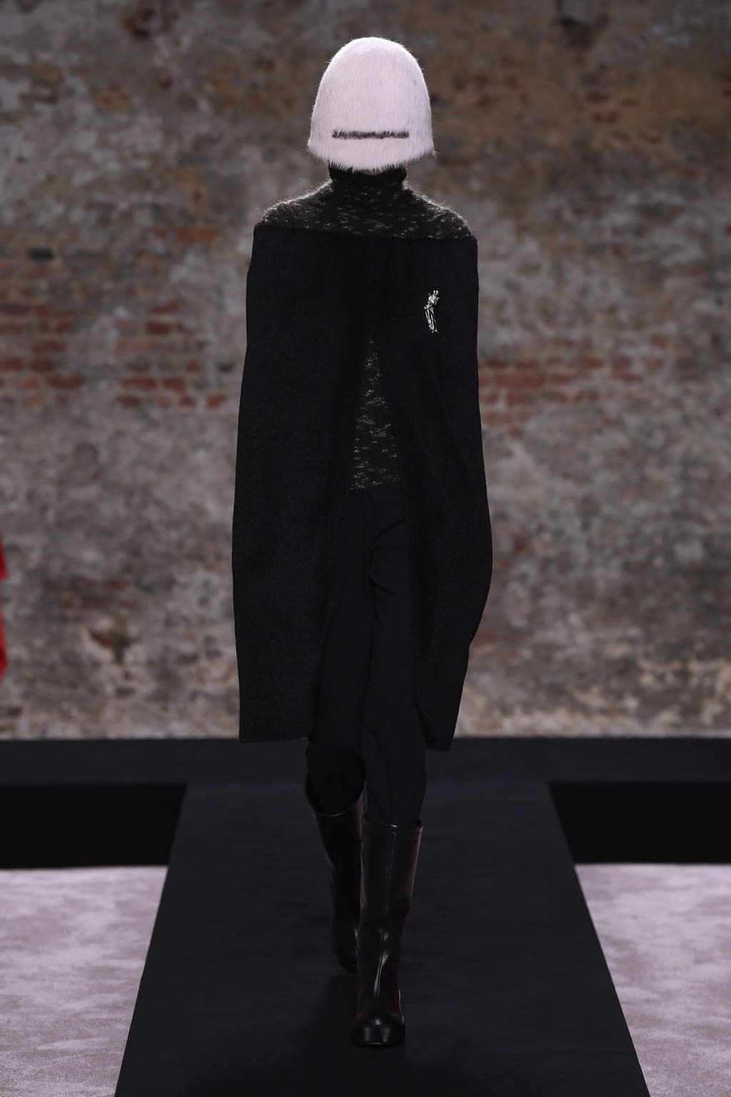 Fashion Week London Fall/Winter 2022 look 4 de la collection Raf Simons womenswear