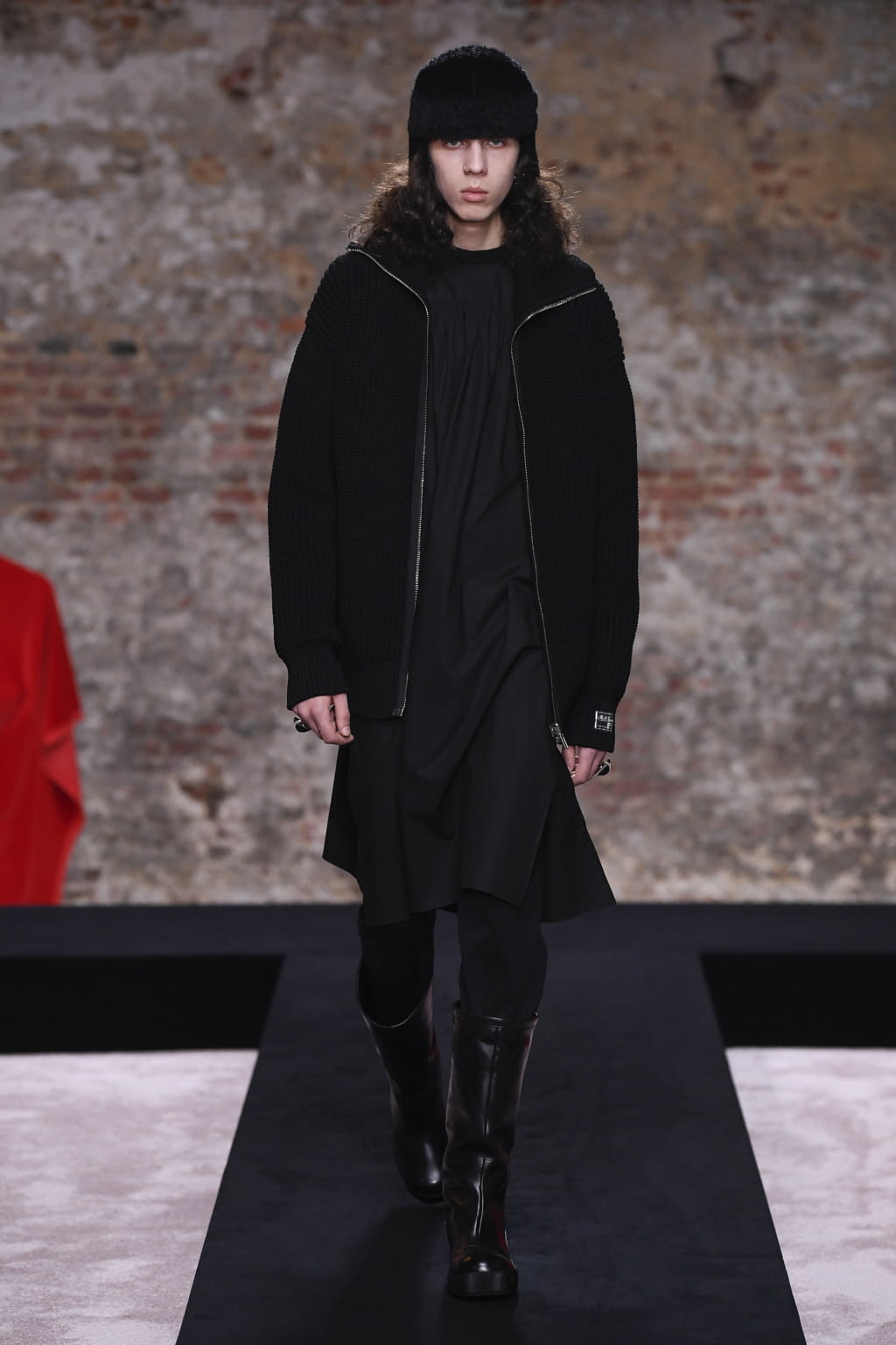 Fashion Week London Fall/Winter 2022 look 41 from the Raf Simons collection womenswear