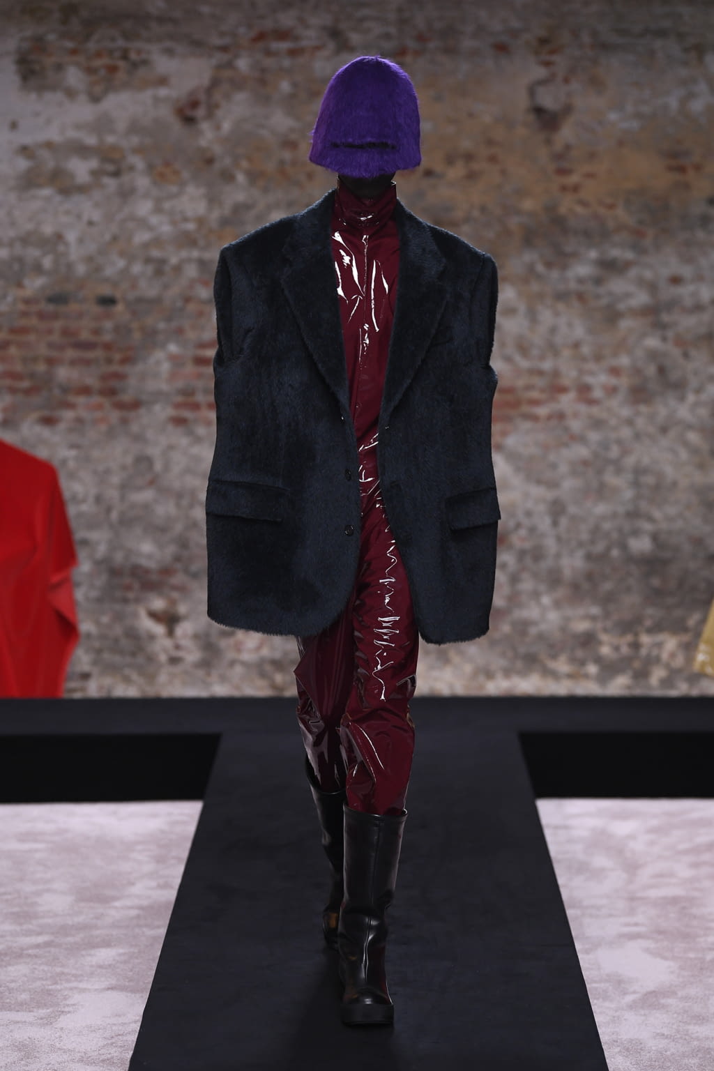 Fashion Week London Fall/Winter 2022 look 47 from the Raf Simons collection womenswear