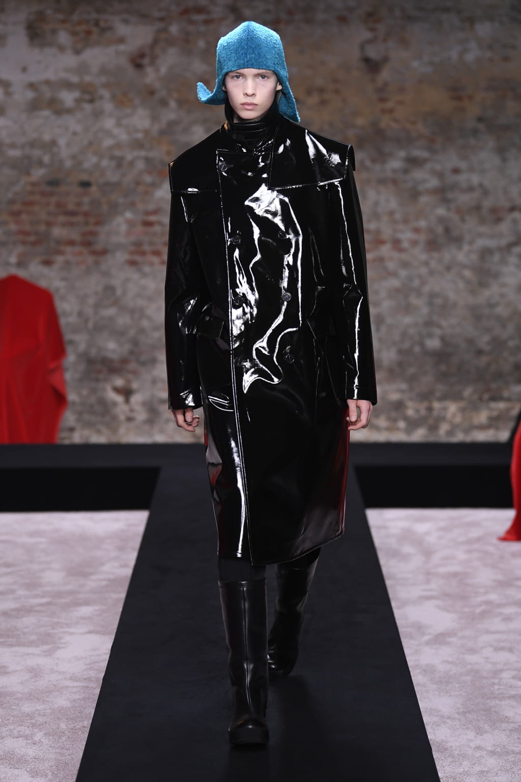 Fashion Week London Fall/Winter 2022 look 52 from the Raf Simons collection womenswear