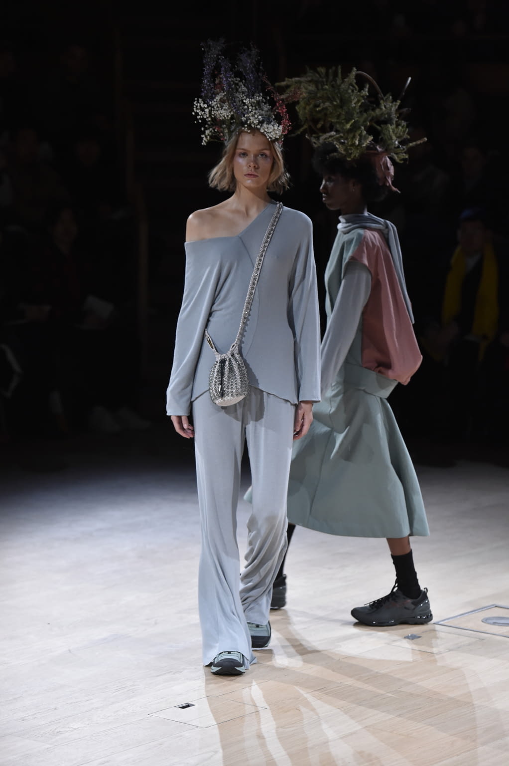 Fashion Week London Fall/Winter 2018 look 6 from the Kiko Kostadinov collection 男装