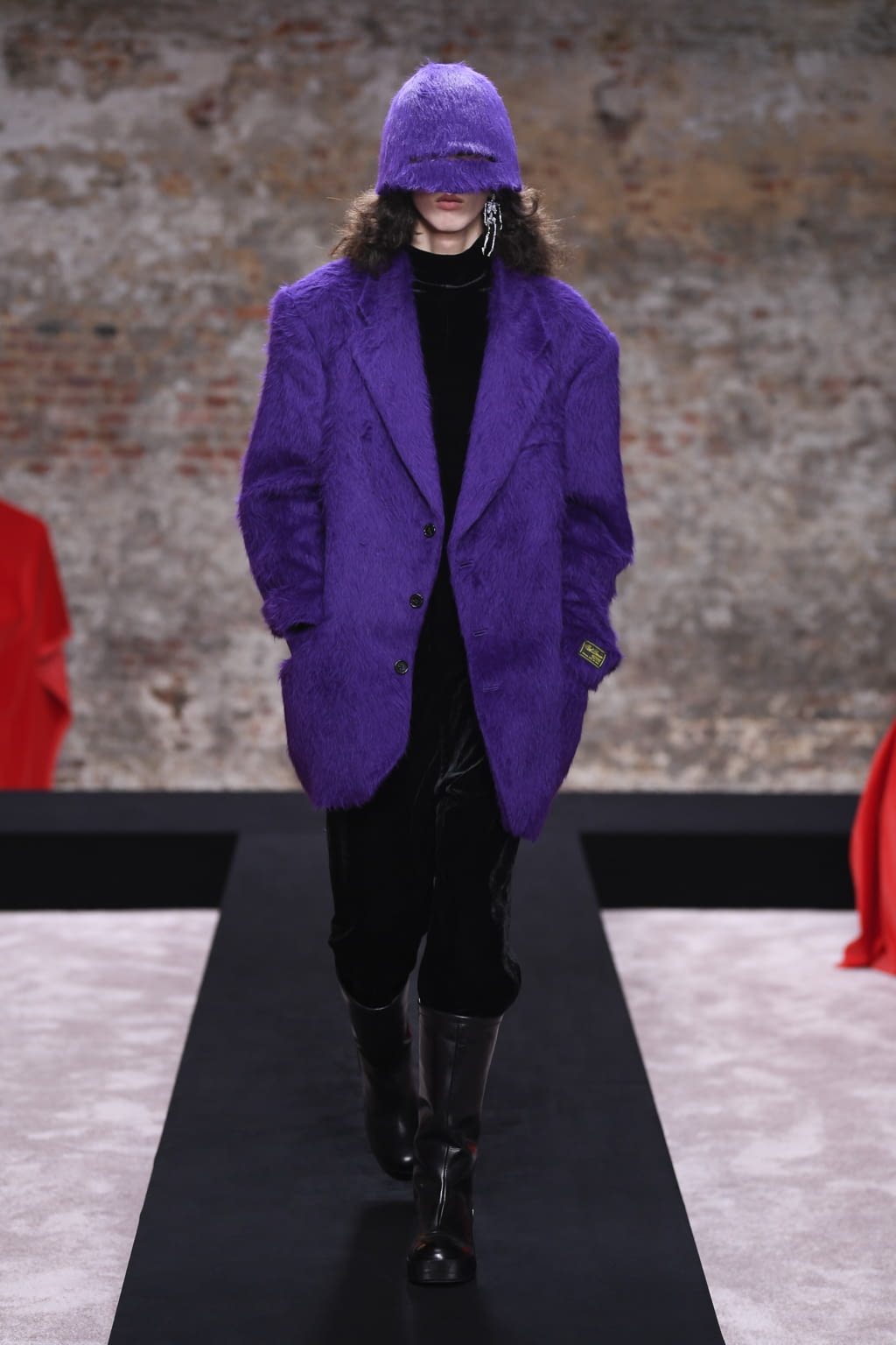 Fashion Week London Fall/Winter 2022 look 9 from the Raf Simons collection womenswear