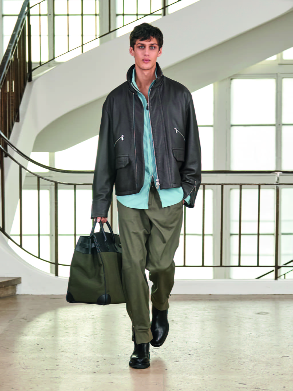 Fashion Week Paris Fall/Winter 2021 look 2 from the Hermès collection menswear