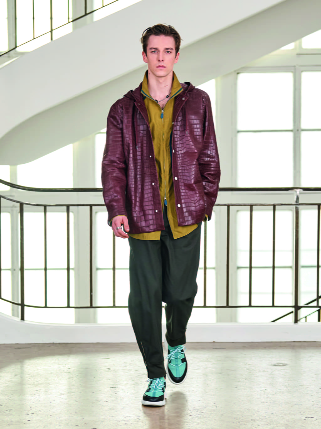 Fashion Week Paris Fall/Winter 2021 look 18 from the Hermès collection menswear