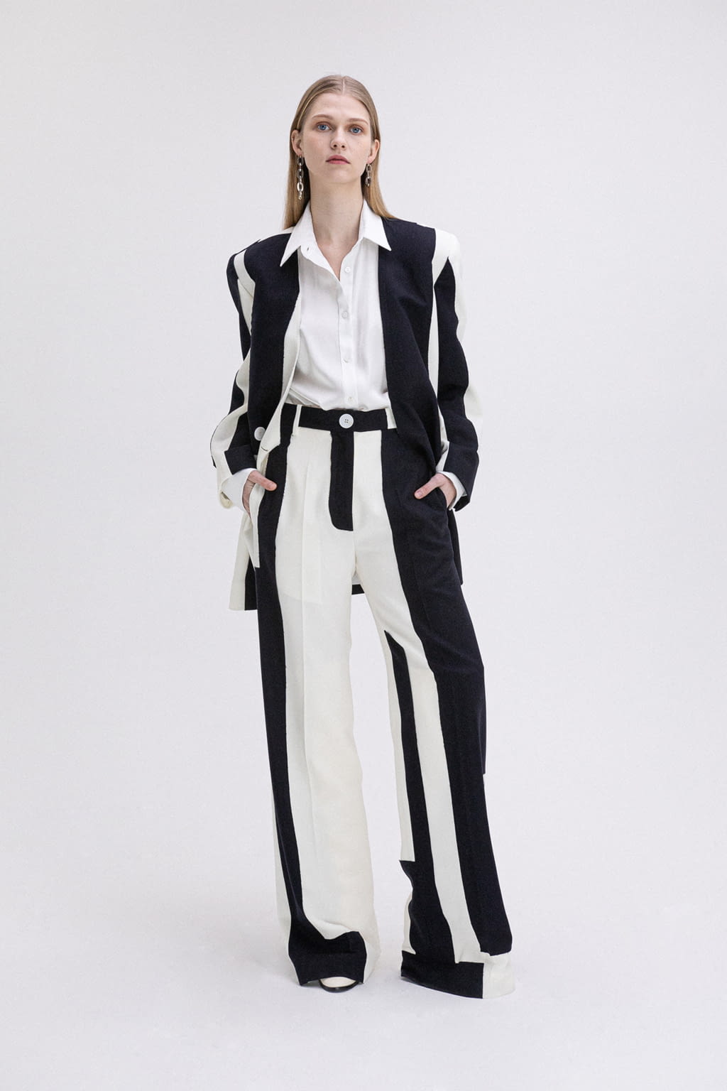 Fashion Week New York Fall/Winter 2021 look 1 de la collection Loring womenswear
