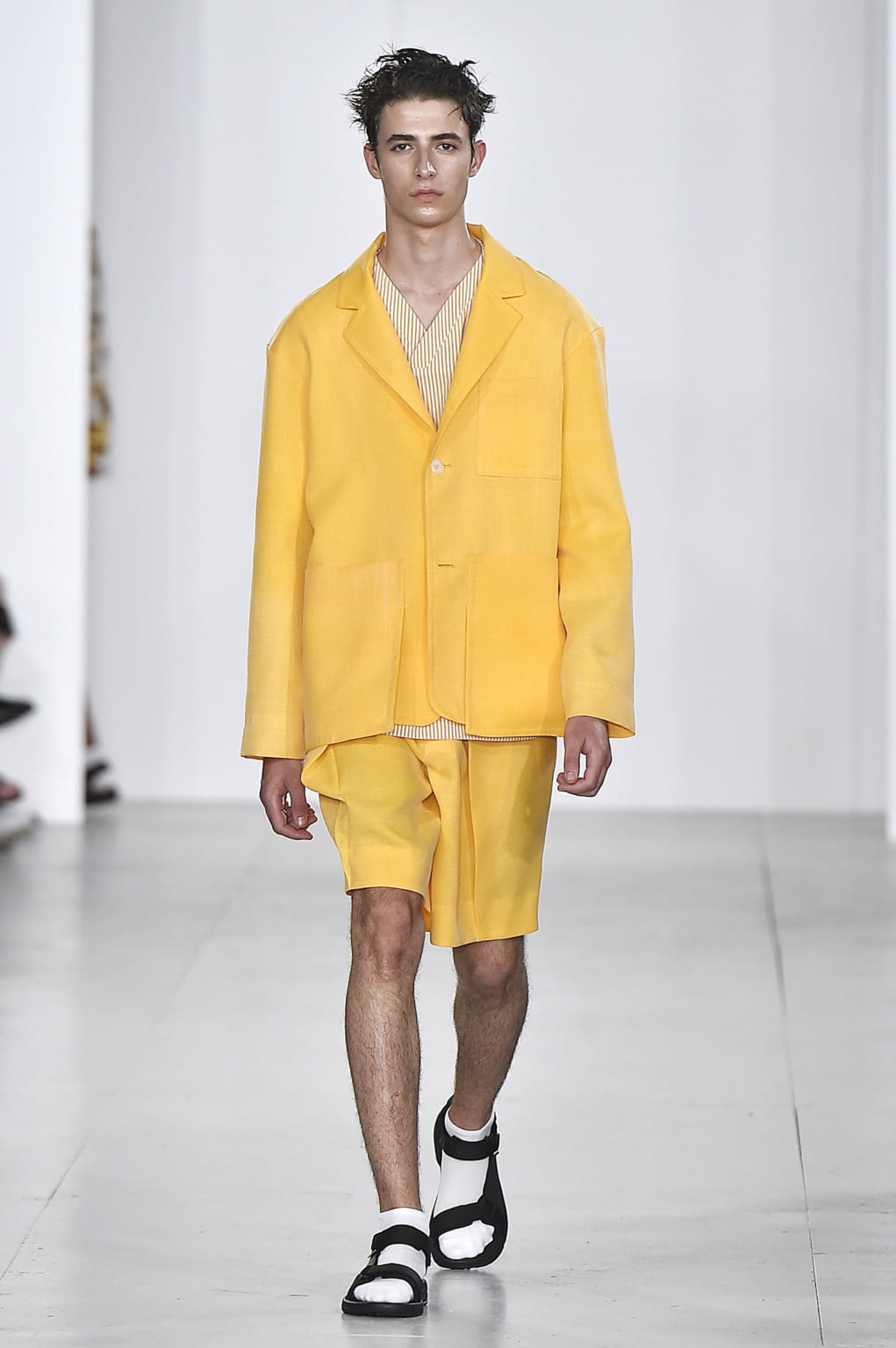 Fashion Week London Spring/Summer 2017 look 20 from the Lou Dalton collection menswear