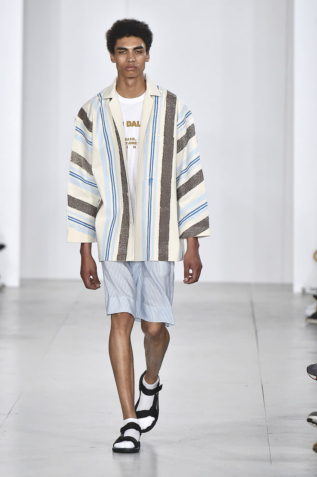 Fashion Week London Spring/Summer 2017 look 21 from the Lou Dalton collection menswear