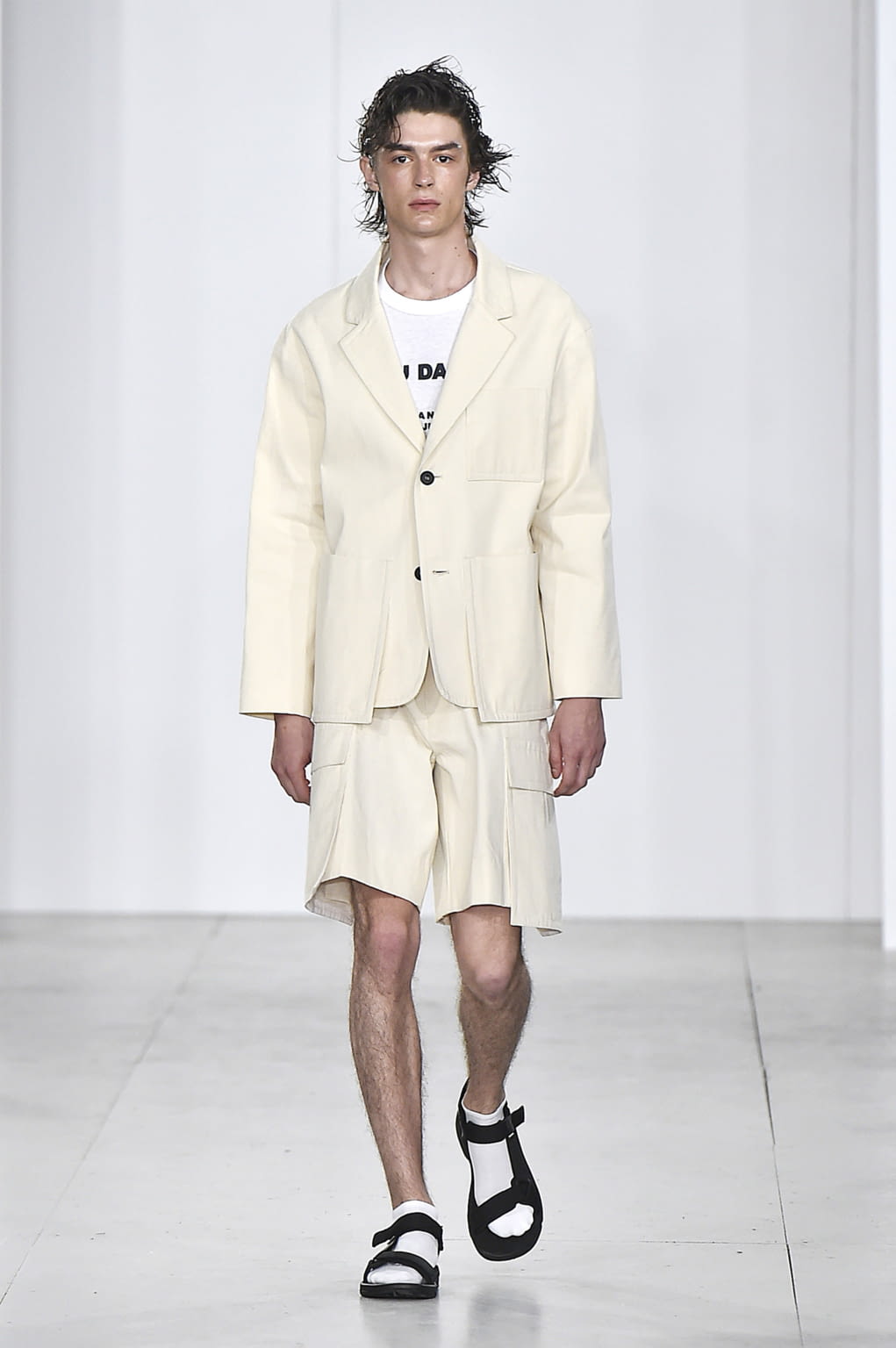 Fashion Week London Spring/Summer 2017 look 25 from the Lou Dalton collection 男装