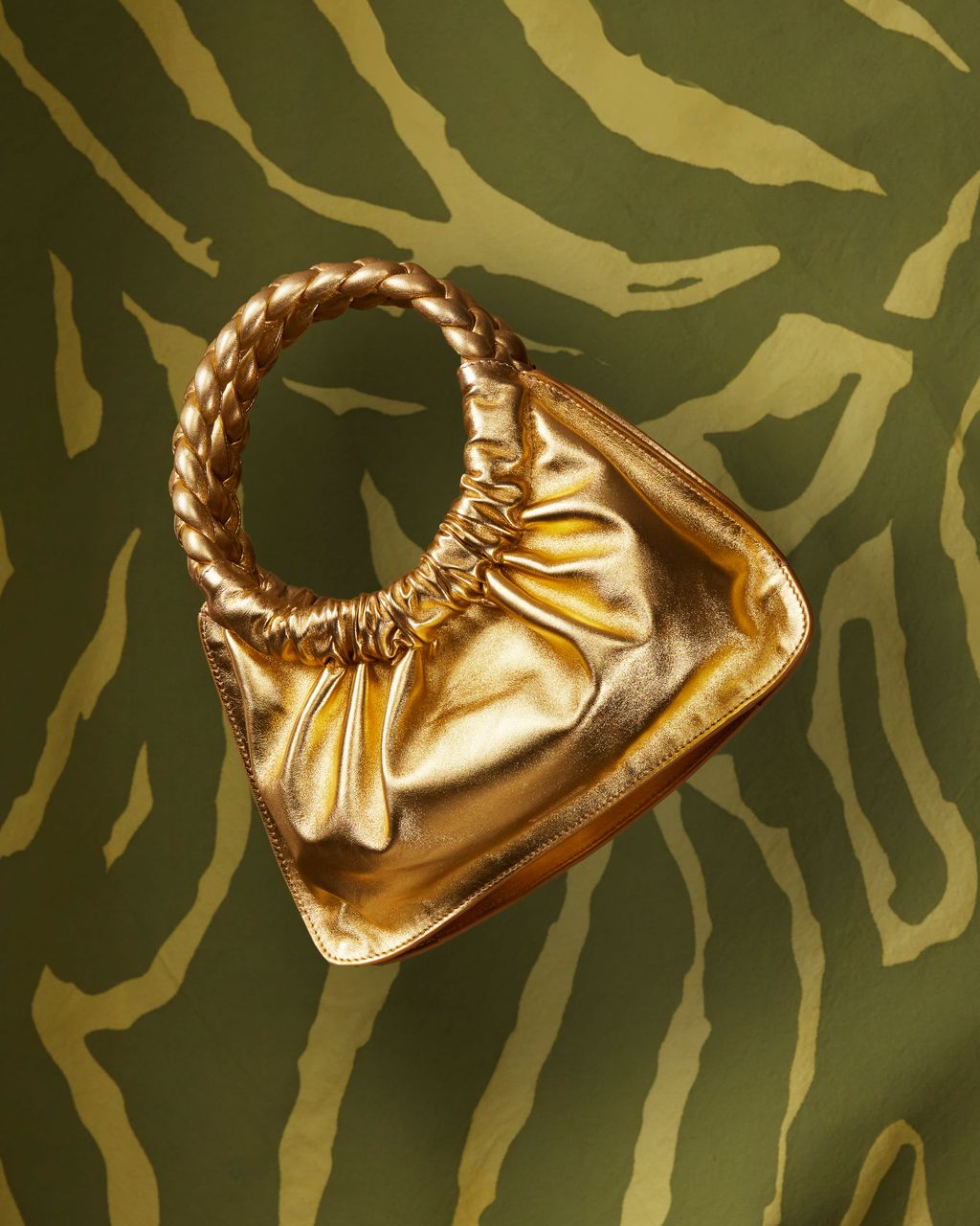 Fashion Week Paris Fall/Winter 2024 look 67 de la collection Christian Louboutin womenswear accessories