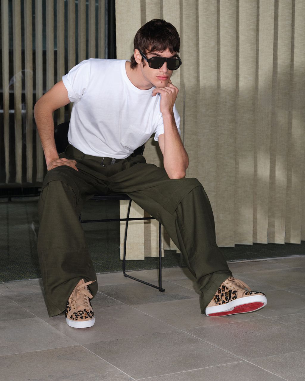 Fashion Week Paris Spring/Summer 2025 look 3 de la collection Christian Louboutin menswear accessories