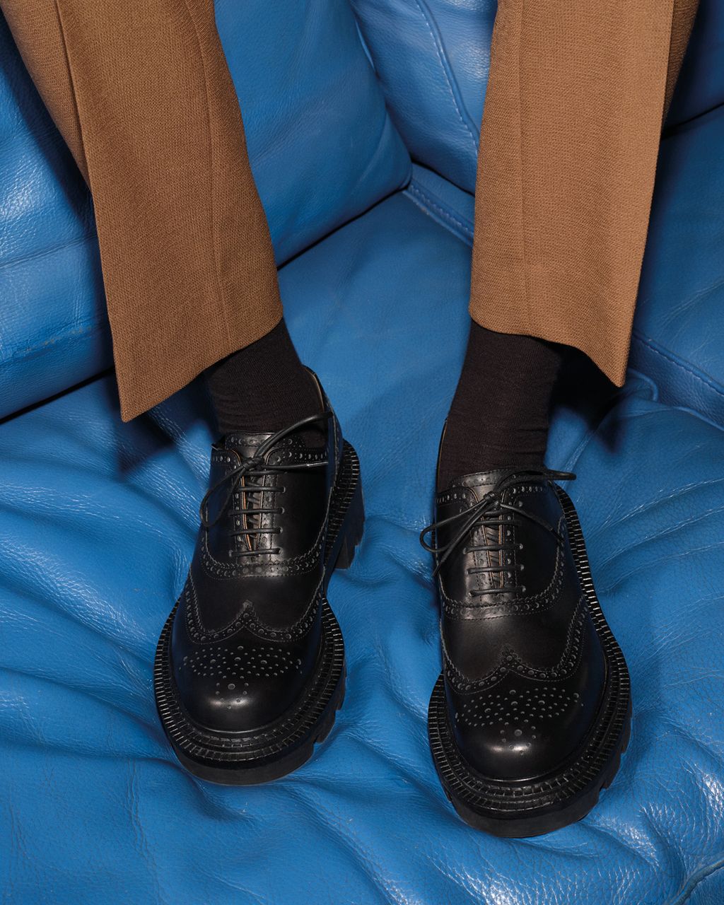 Fashion Week Paris Spring/Summer 2025 look 9 de la collection Christian Louboutin menswear accessories