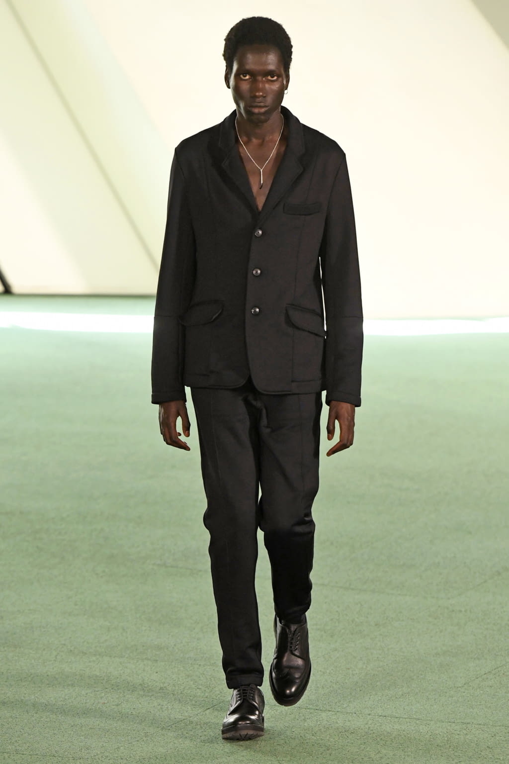 Fashion Week Paris Spring/Summer 2020 look 5 from the Louis Gabriel Nouchi collection 男装