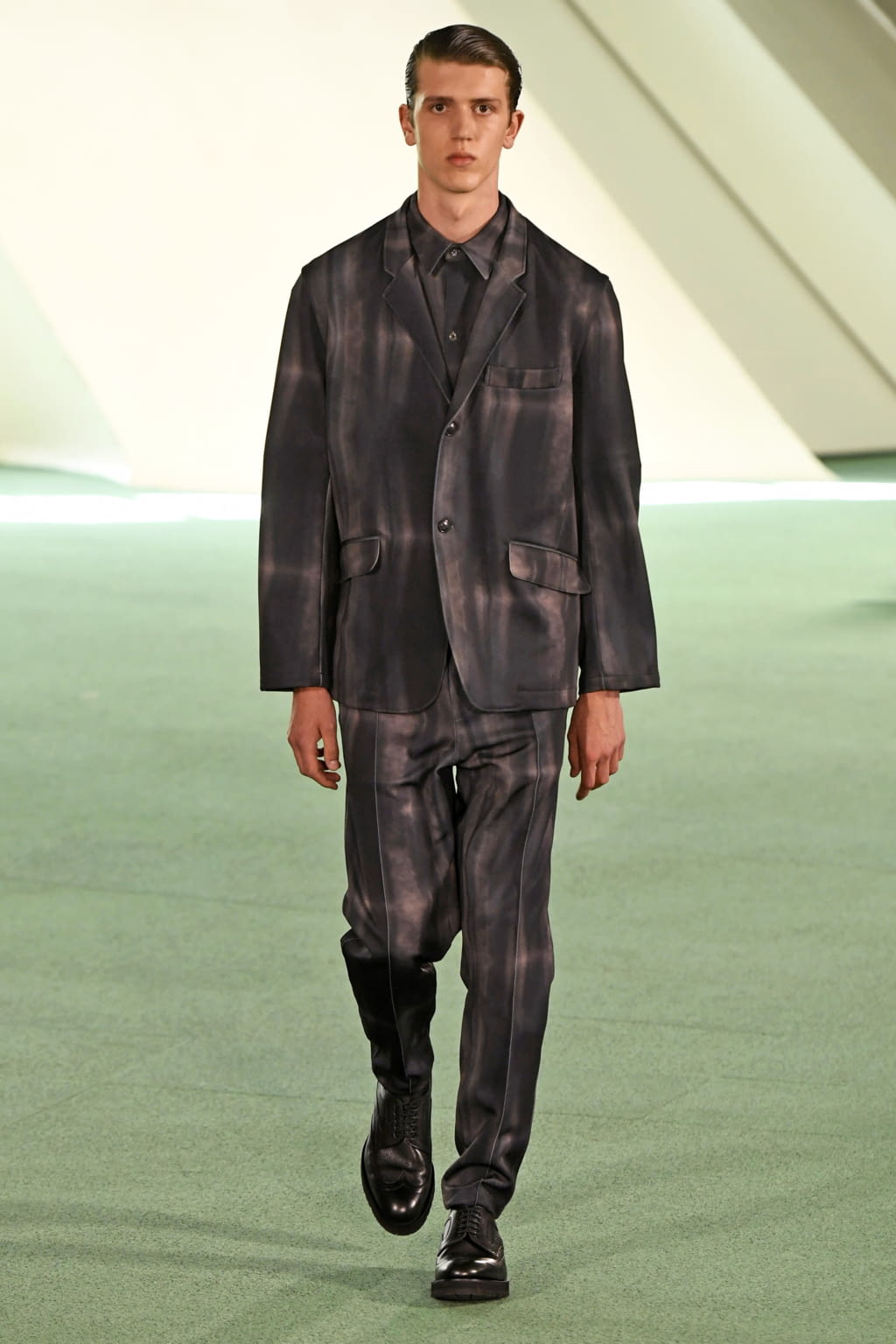 Fashion Week Paris Spring/Summer 2020 look 10 from the Louis Gabriel Nouchi collection 男装