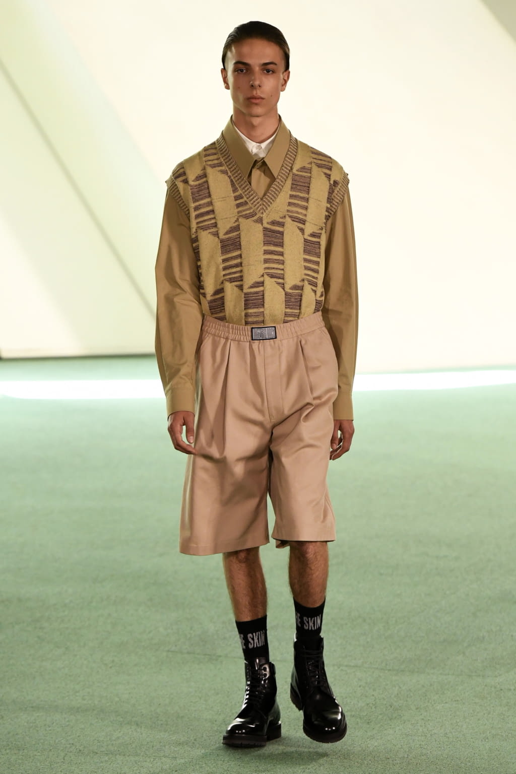 Fashion Week Paris Spring/Summer 2020 look 14 from the Louis Gabriel Nouchi collection 男装