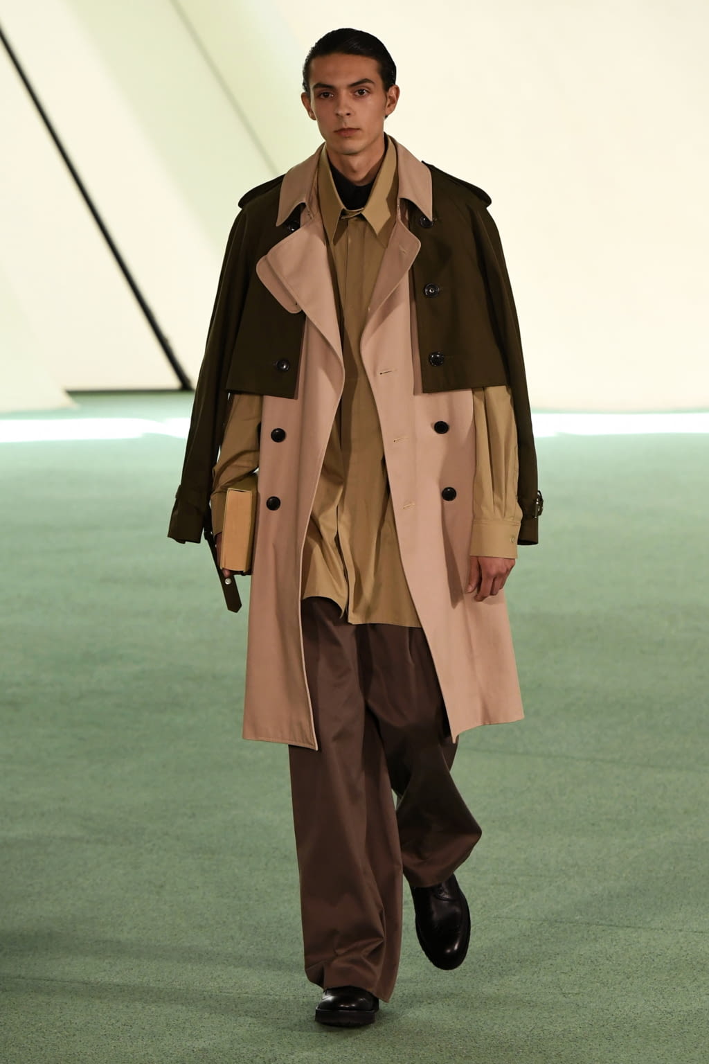 Fashion Week Paris Spring/Summer 2020 look 16 from the Louis Gabriel Nouchi collection 男装