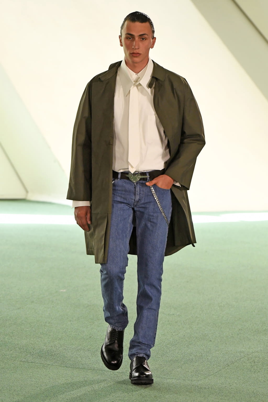 Fashion Week Paris Spring/Summer 2020 look 20 from the Louis Gabriel Nouchi collection 男装