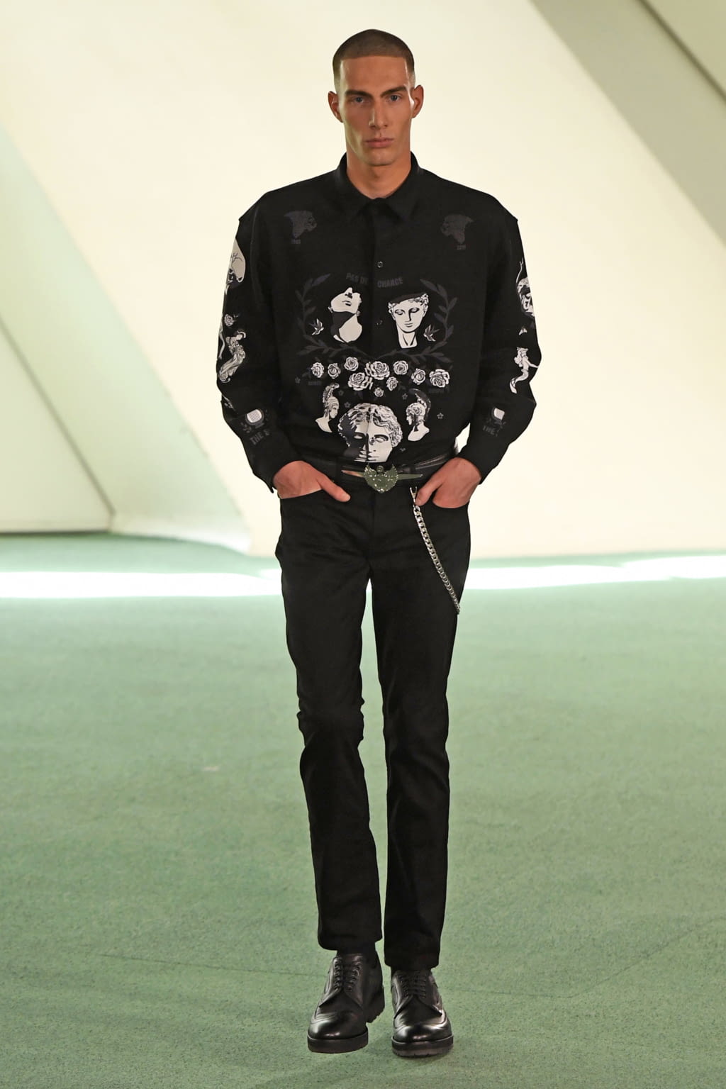 Fashion Week Paris Spring/Summer 2020 look 24 from the Louis Gabriel Nouchi collection 男装