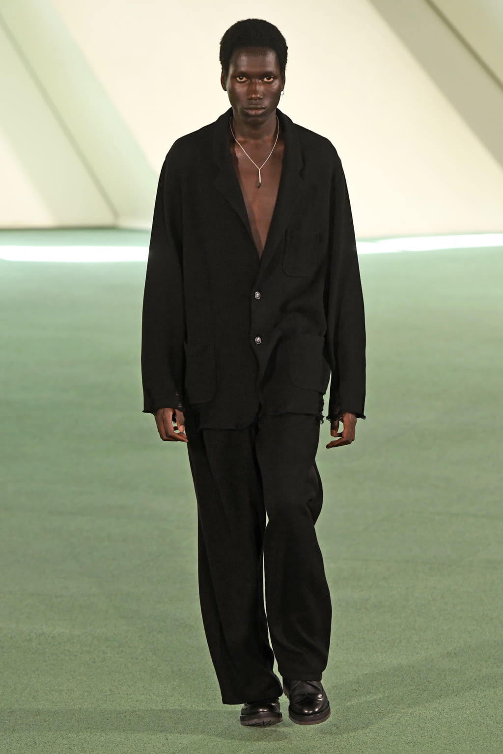 Fashion Week Paris Spring/Summer 2020 look 26 from the Louis Gabriel Nouchi collection 男装