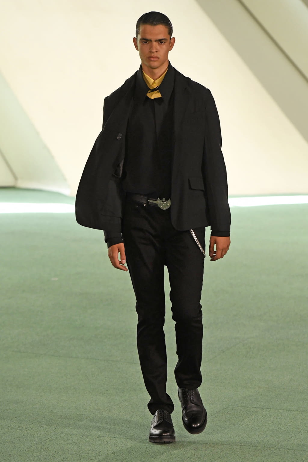 Fashion Week Paris Spring/Summer 2020 look 27 from the Louis Gabriel Nouchi collection 男装