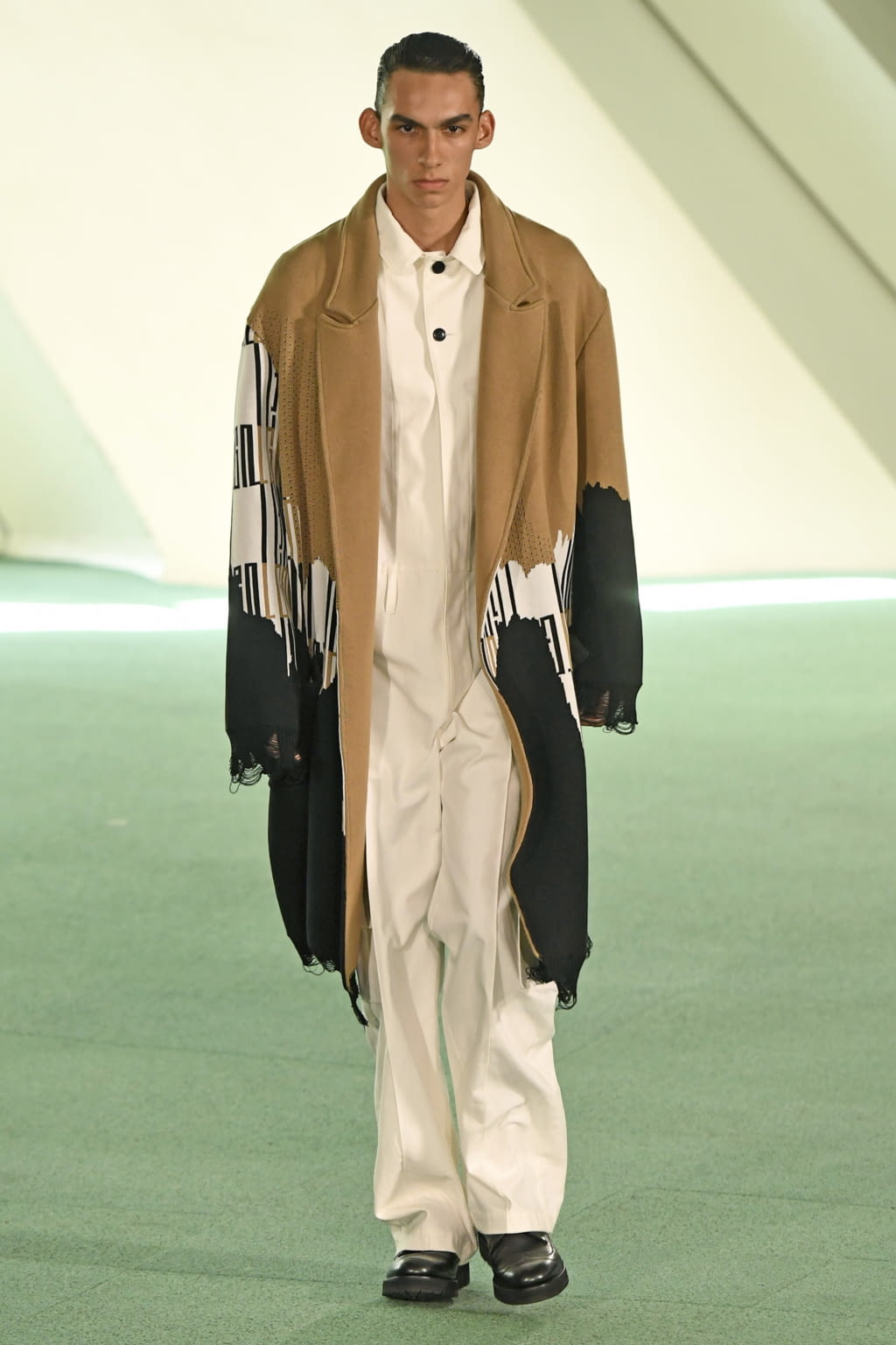 Fashion Week Paris Spring/Summer 2020 look 31 from the Louis Gabriel Nouchi collection 男装