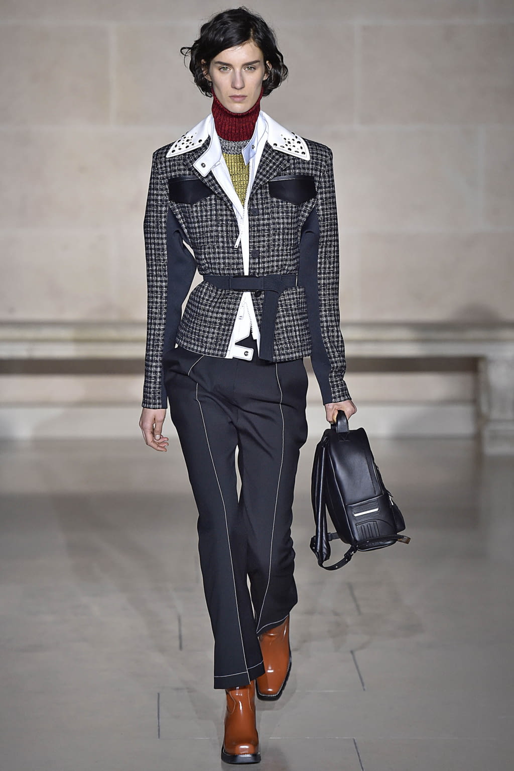 Fashion Week Paris Fall/Winter 2017 look 13 from the Louis Vuitton collection womenswear