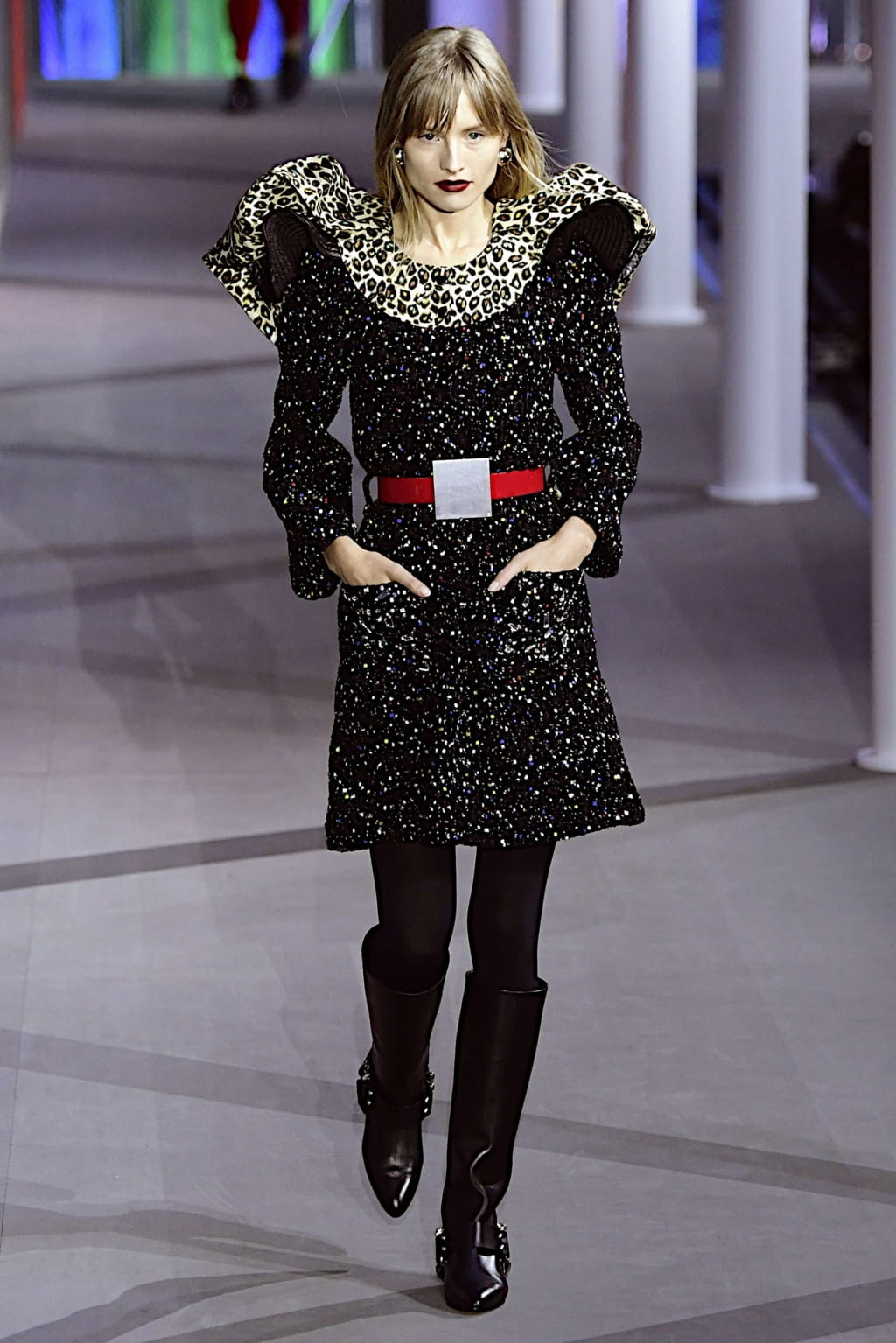 Fashion Week Paris Fall/Winter 2019 look 2 from the Louis Vuitton collection 女装
