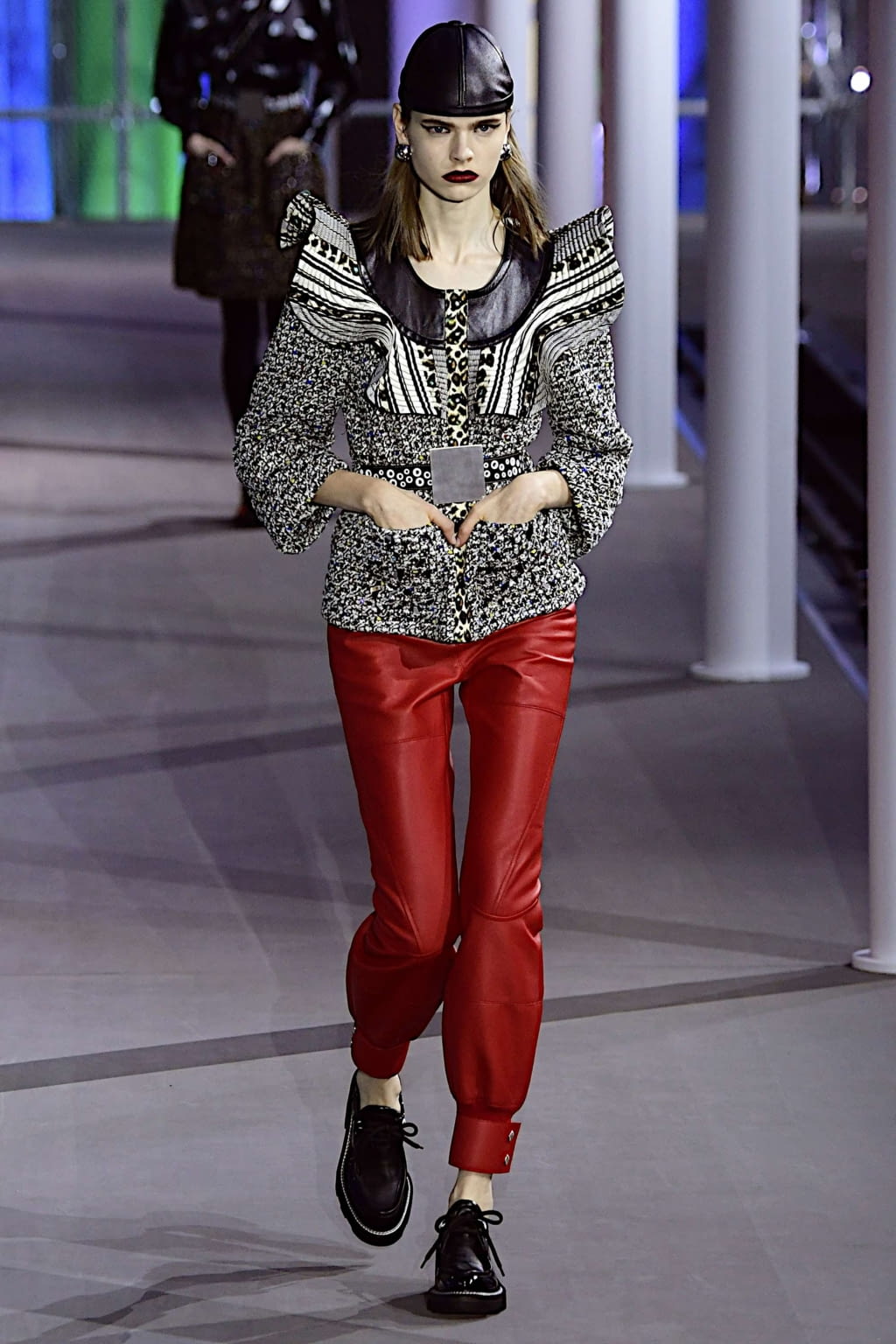 Fashion Week Paris Fall/Winter 2019 look 3 from the Louis Vuitton collection 女装