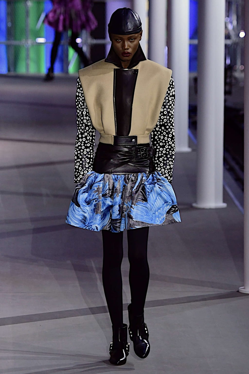 Fashion Week Paris Fall/Winter 2019 look 5 de la collection Louis Vuitton womenswear
