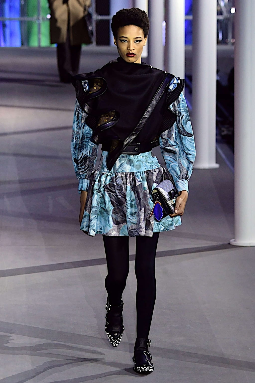 Fashion Week Paris Fall/Winter 2019 look 8 from the Louis Vuitton collection womenswear