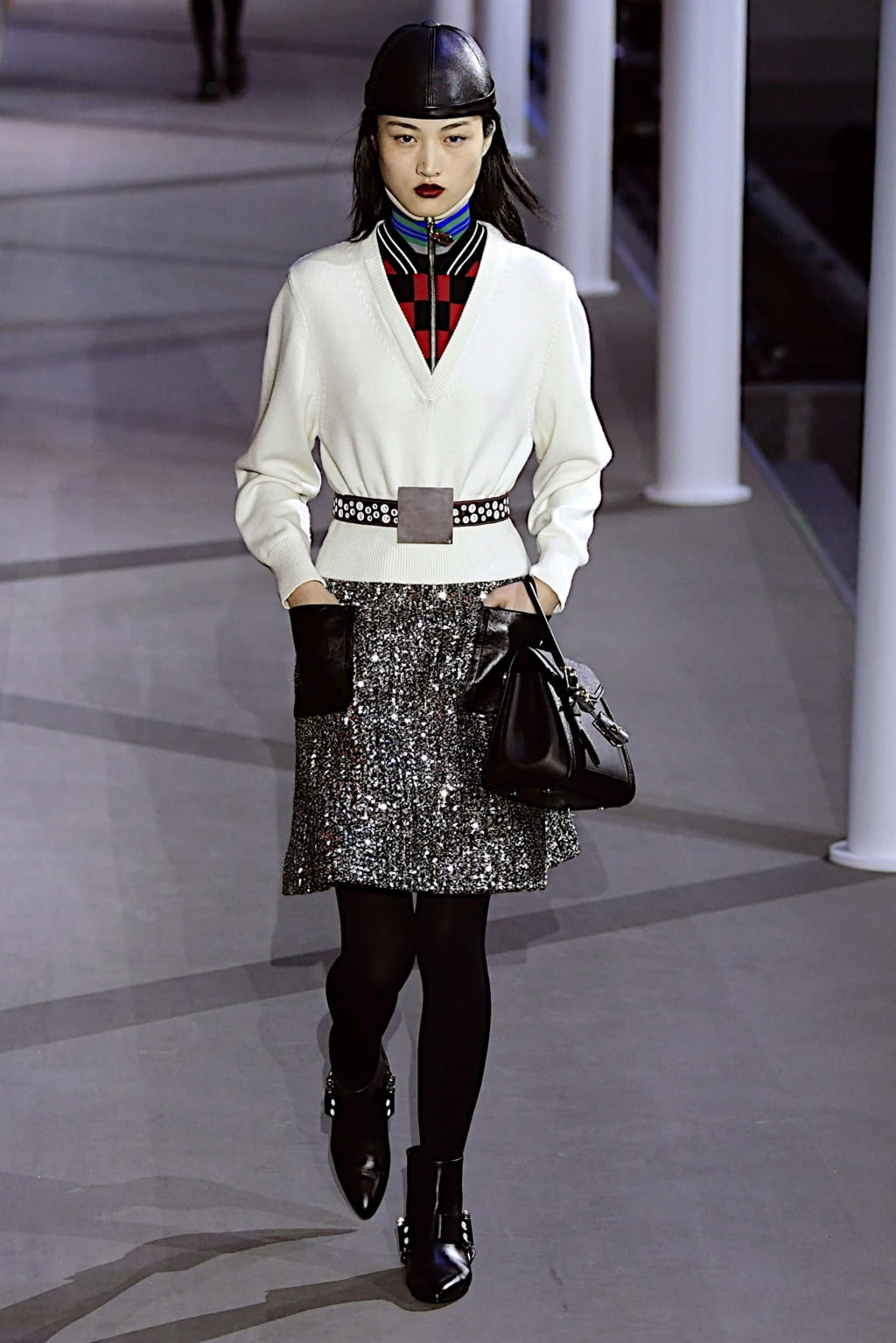 Fashion Week Paris Fall/Winter 2019 look 10 de la collection Louis Vuitton womenswear