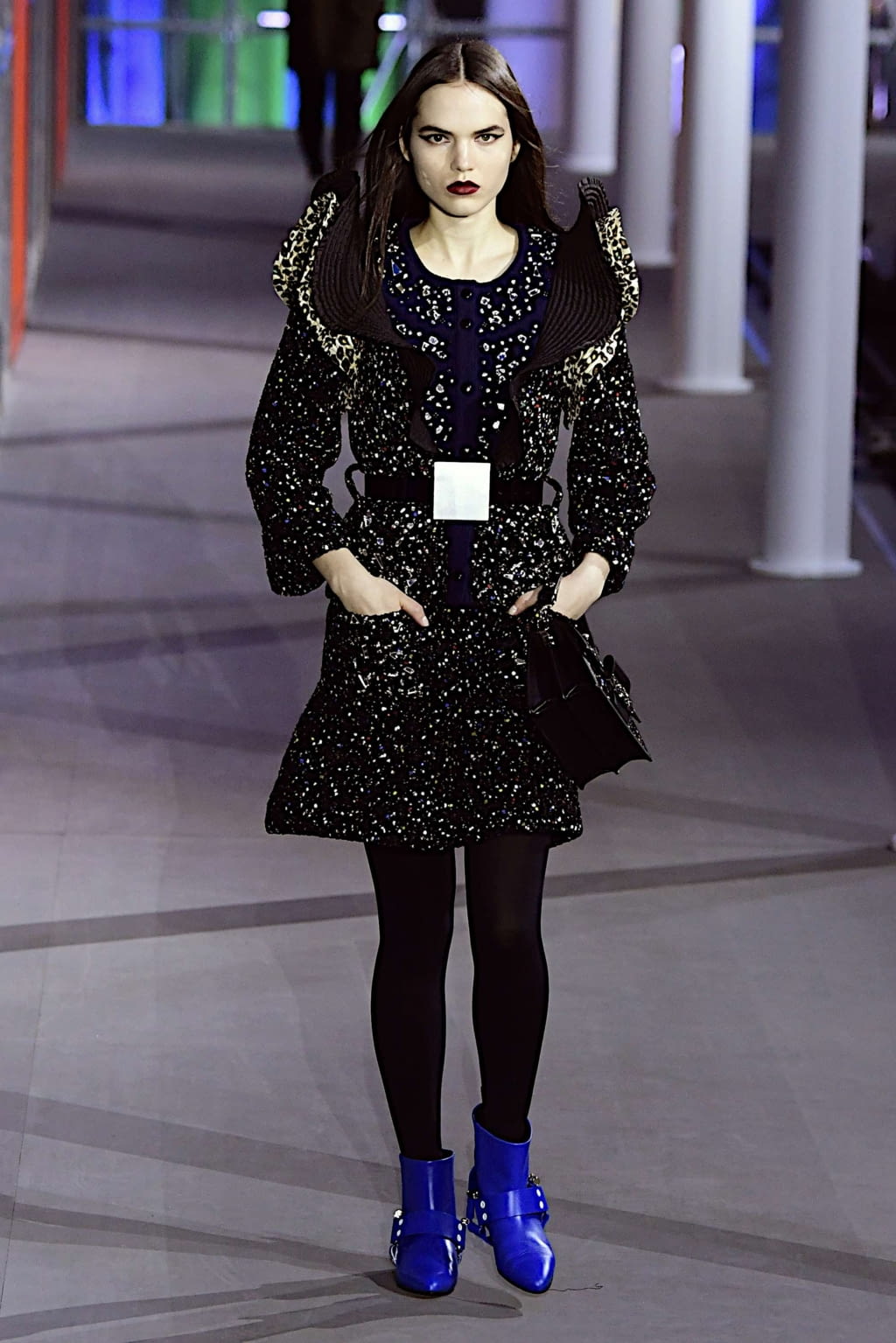 Fashion Week Paris Fall/Winter 2019 look 13 from the Louis Vuitton collection 女装