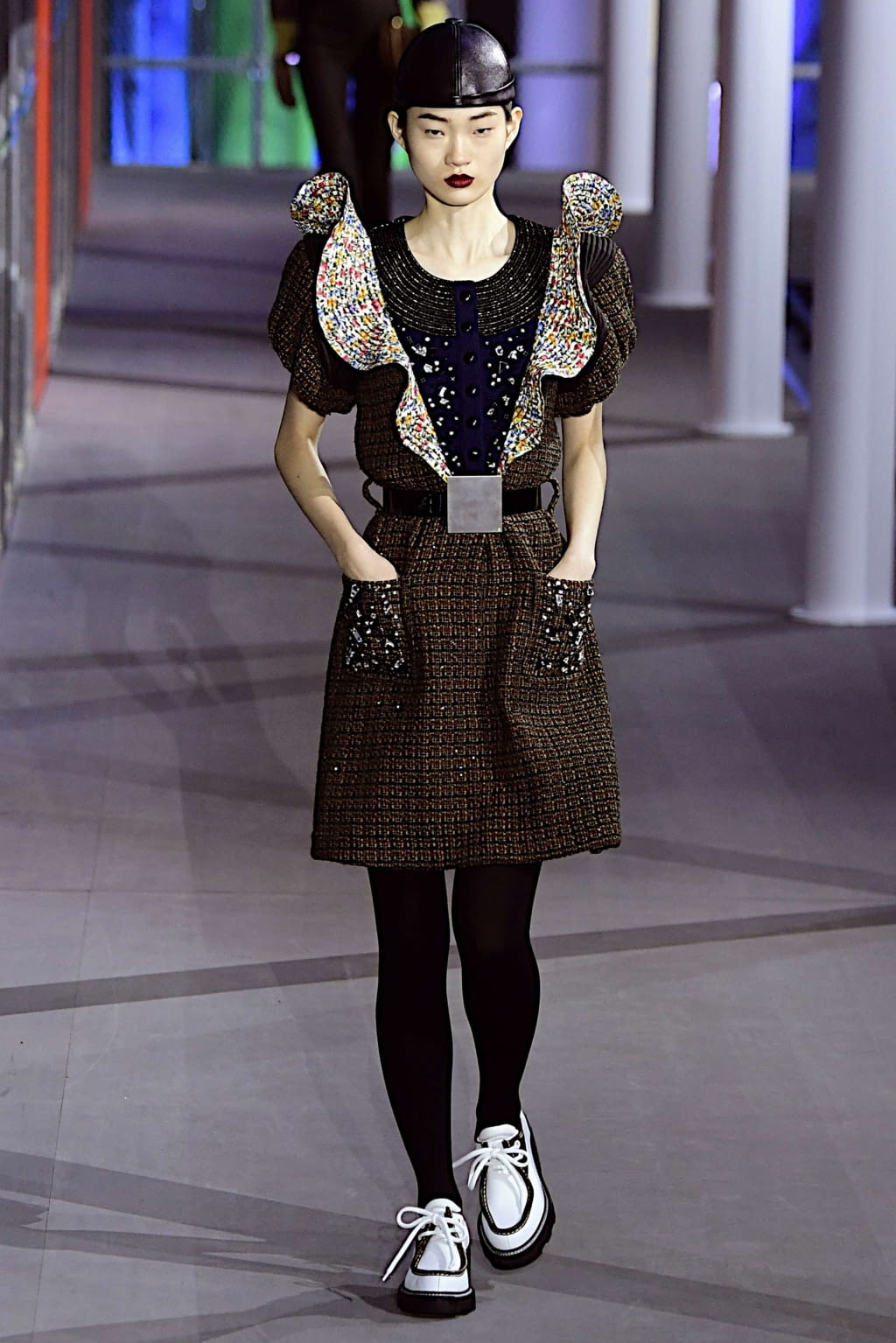 Fashion Week Paris Fall/Winter 2019 look 14 from the Louis Vuitton collection womenswear