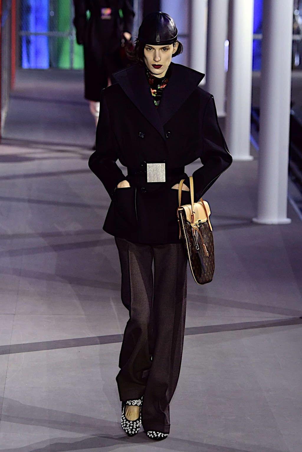 Fashion Week Paris Fall/Winter 2019 look 16 from the Louis Vuitton collection 女装
