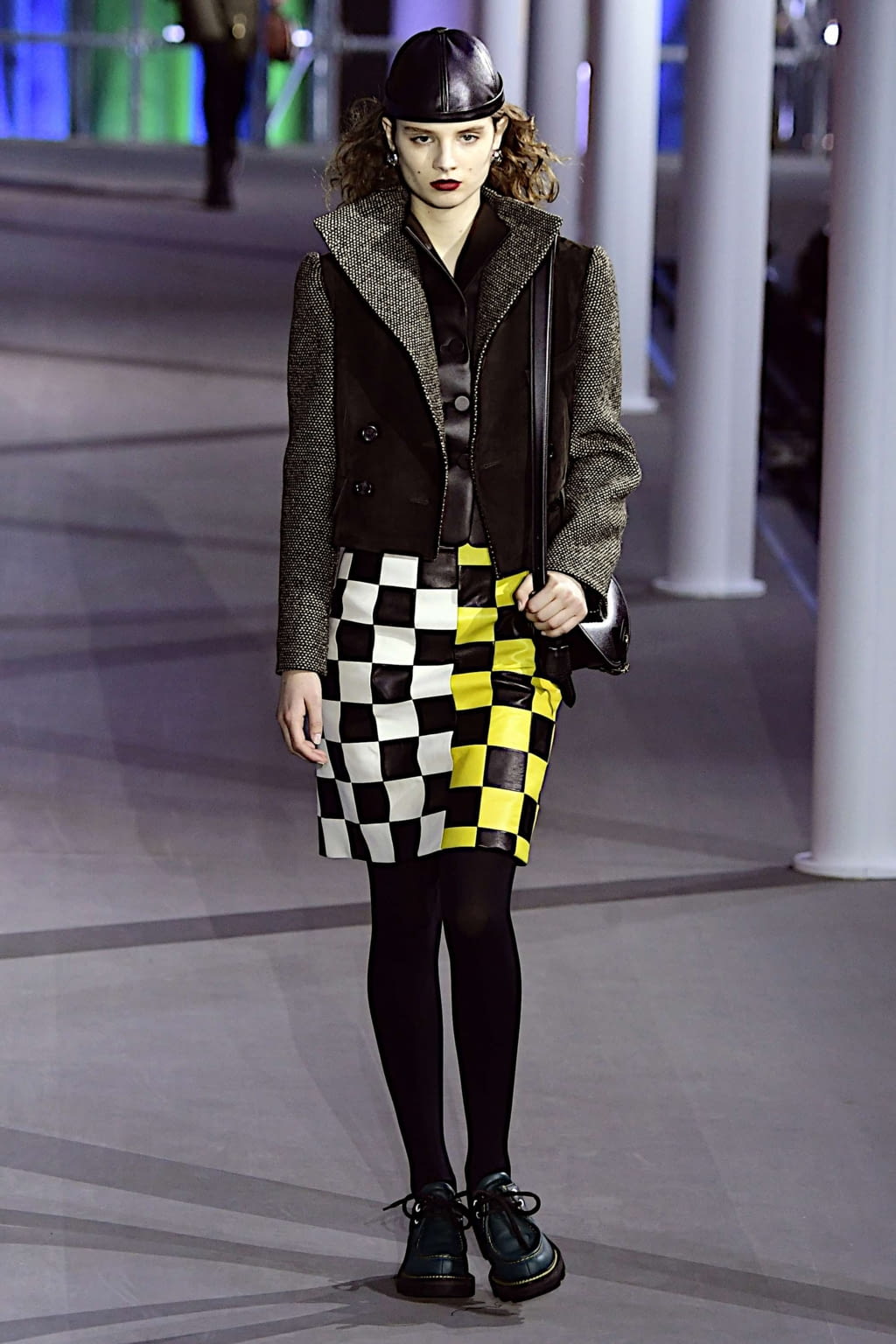 Fashion Week Paris Fall/Winter 2019 look 19 from the Louis Vuitton collection womenswear