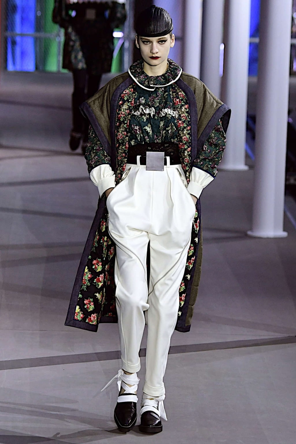 Fashion Week Paris Fall/Winter 2019 look 21 from the Louis Vuitton collection womenswear