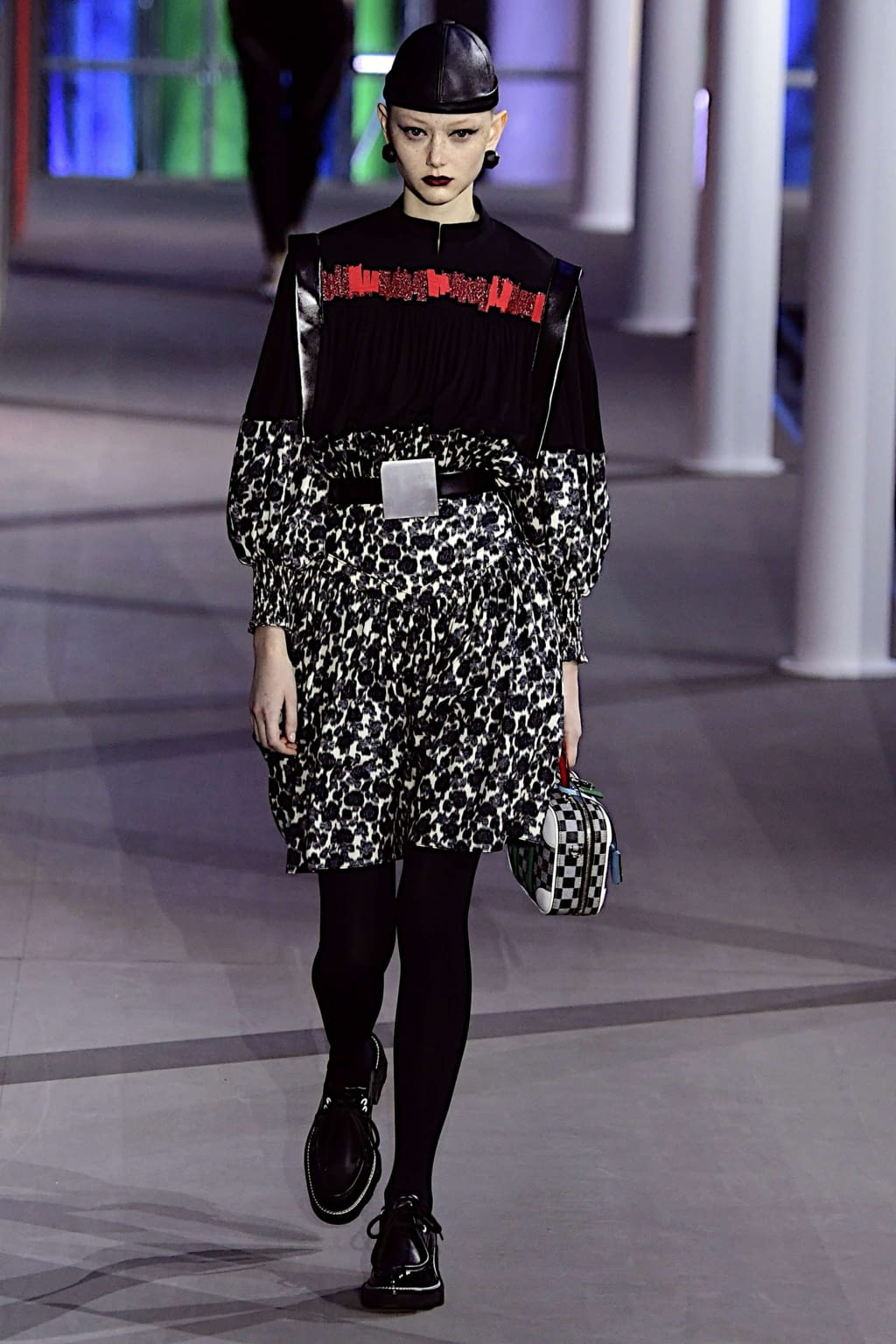 Fashion Week Paris Fall/Winter 2019 look 24 from the Louis Vuitton collection womenswear