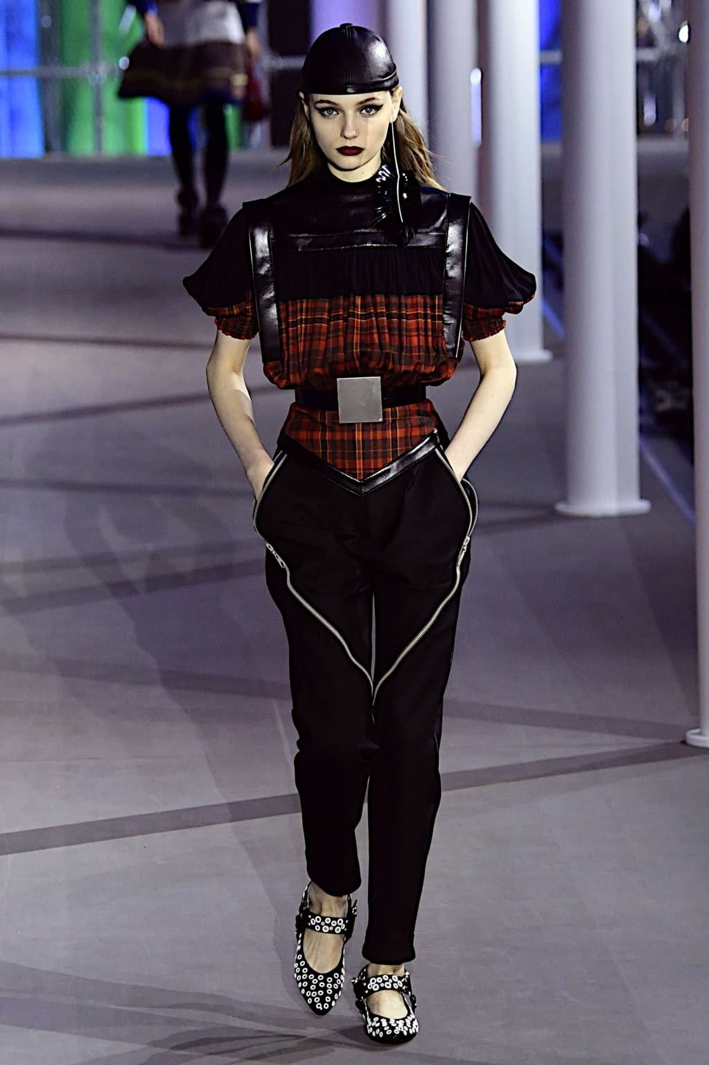 Fashion Week Paris Fall/Winter 2019 look 25 from the Louis Vuitton collection womenswear