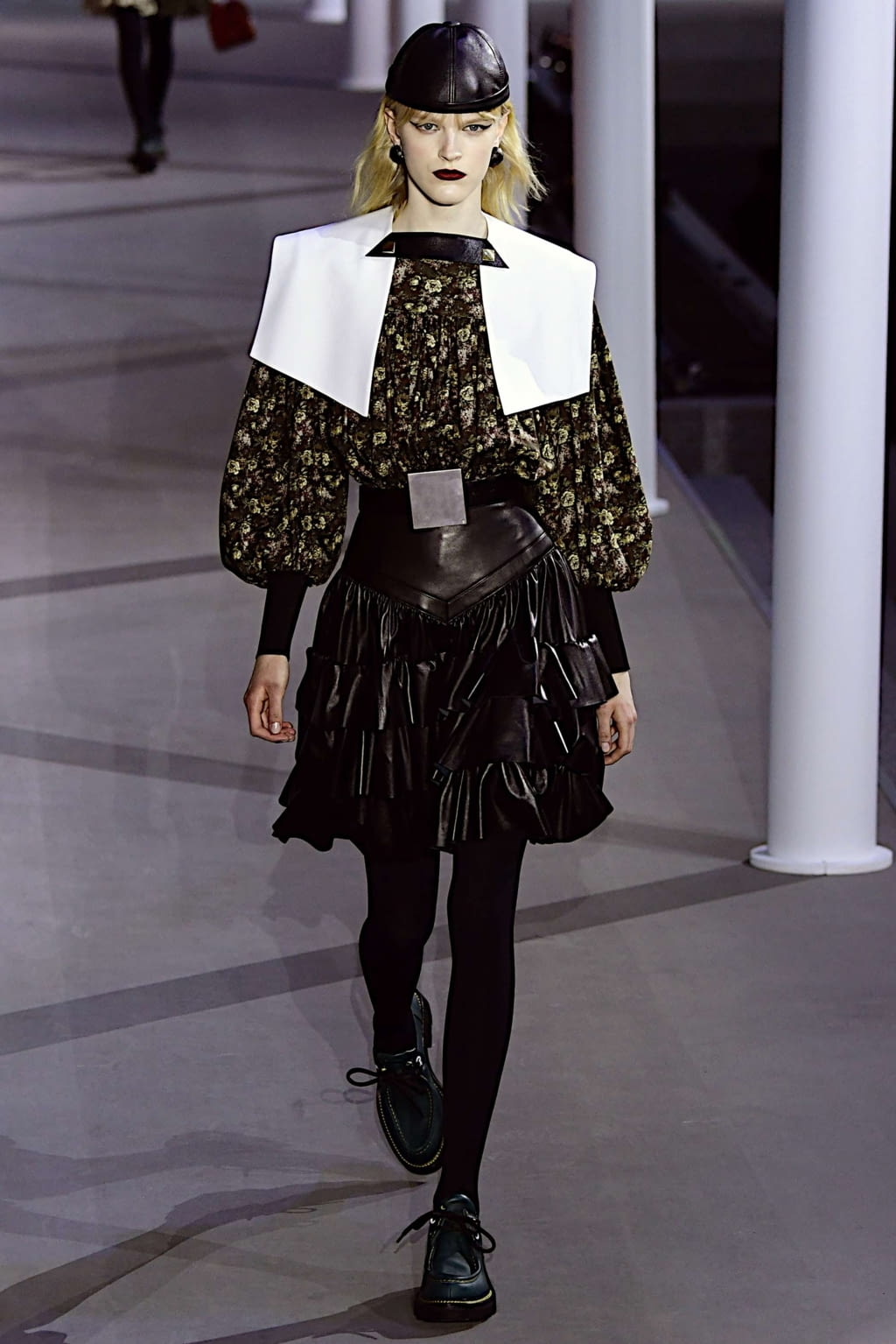 Fashion Week Paris Fall/Winter 2019 look 27 from the Louis Vuitton collection womenswear