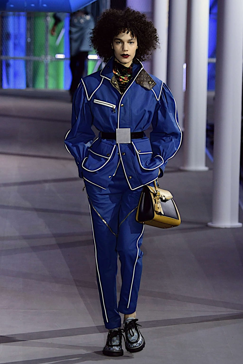 Fashion Week Paris Fall/Winter 2019 look 32 from the Louis Vuitton collection 女装