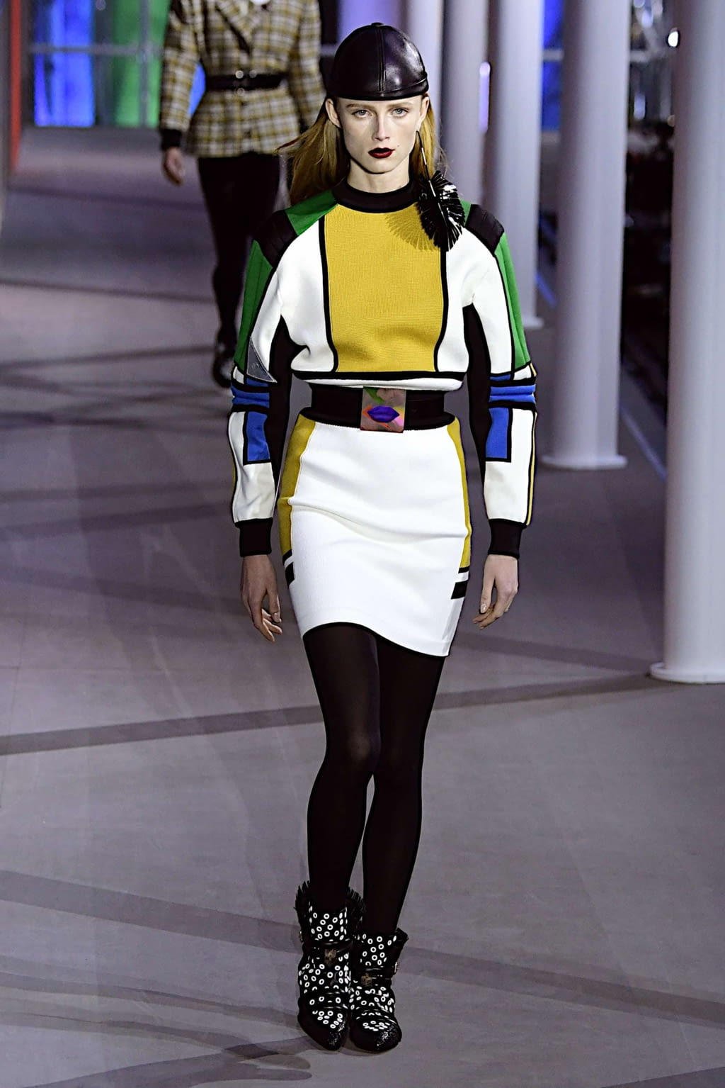 Fashion Week Paris Fall/Winter 2019 look 39 from the Louis Vuitton collection womenswear