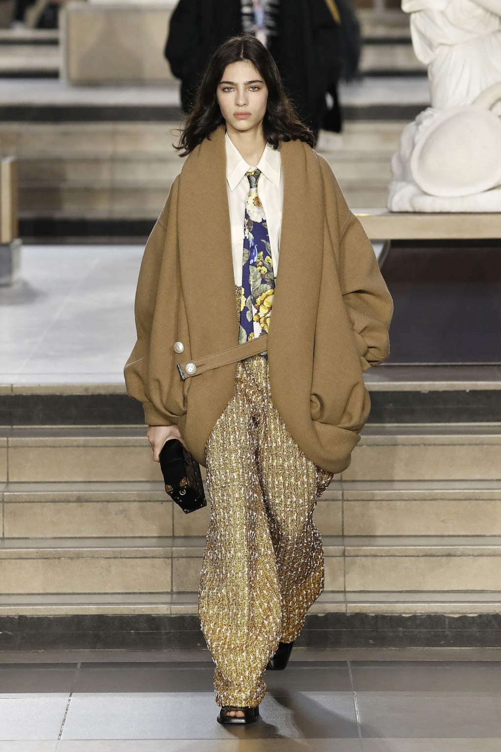 Fashion Week Paris Fall/Winter 2022 look 4 from the Louis Vuitton collection 女装