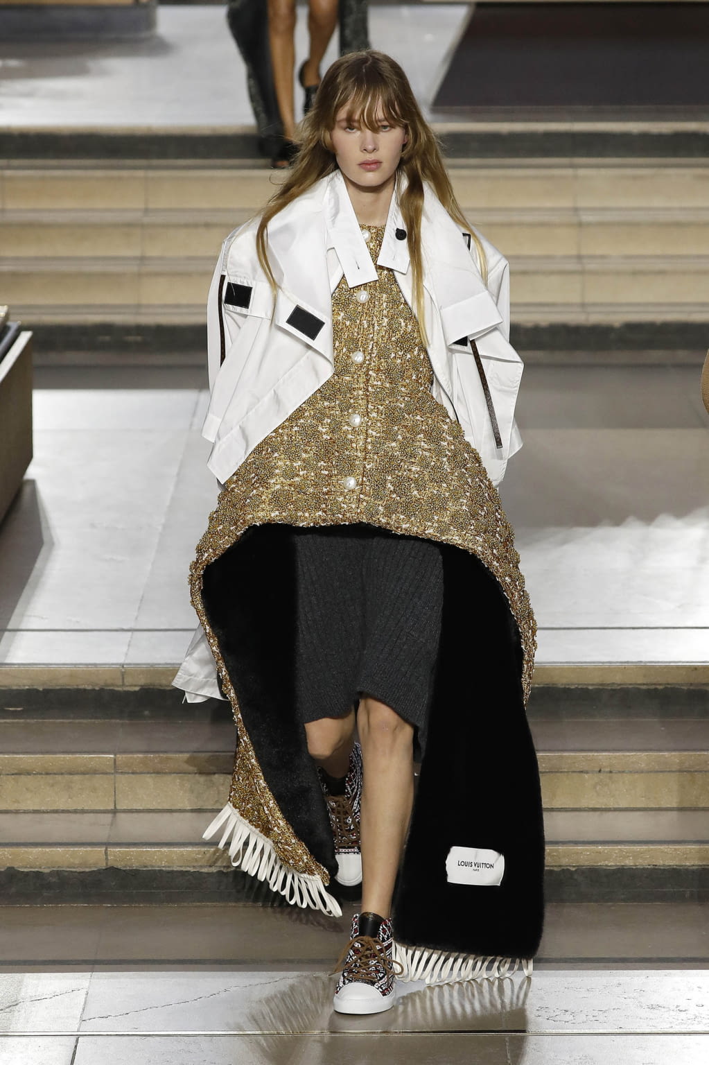 Fashion Week Paris Fall/Winter 2022 look 6 de la collection Louis Vuitton womenswear