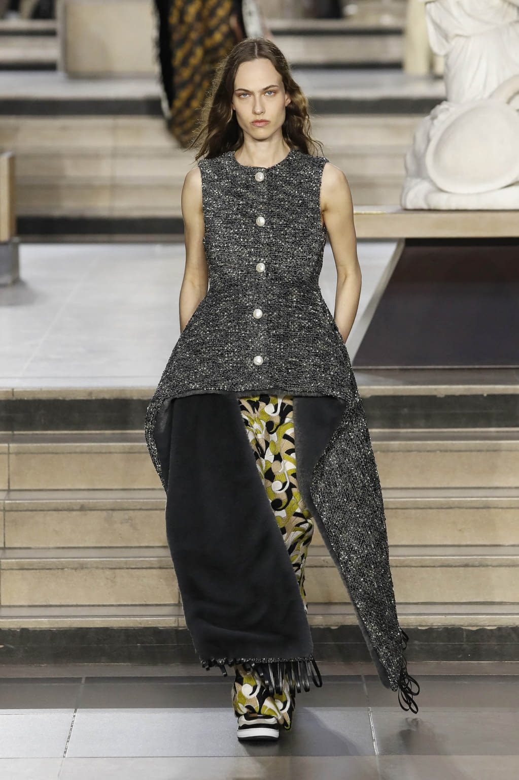Fashion Week Paris Fall/Winter 2022 look 8 de la collection Louis Vuitton womenswear