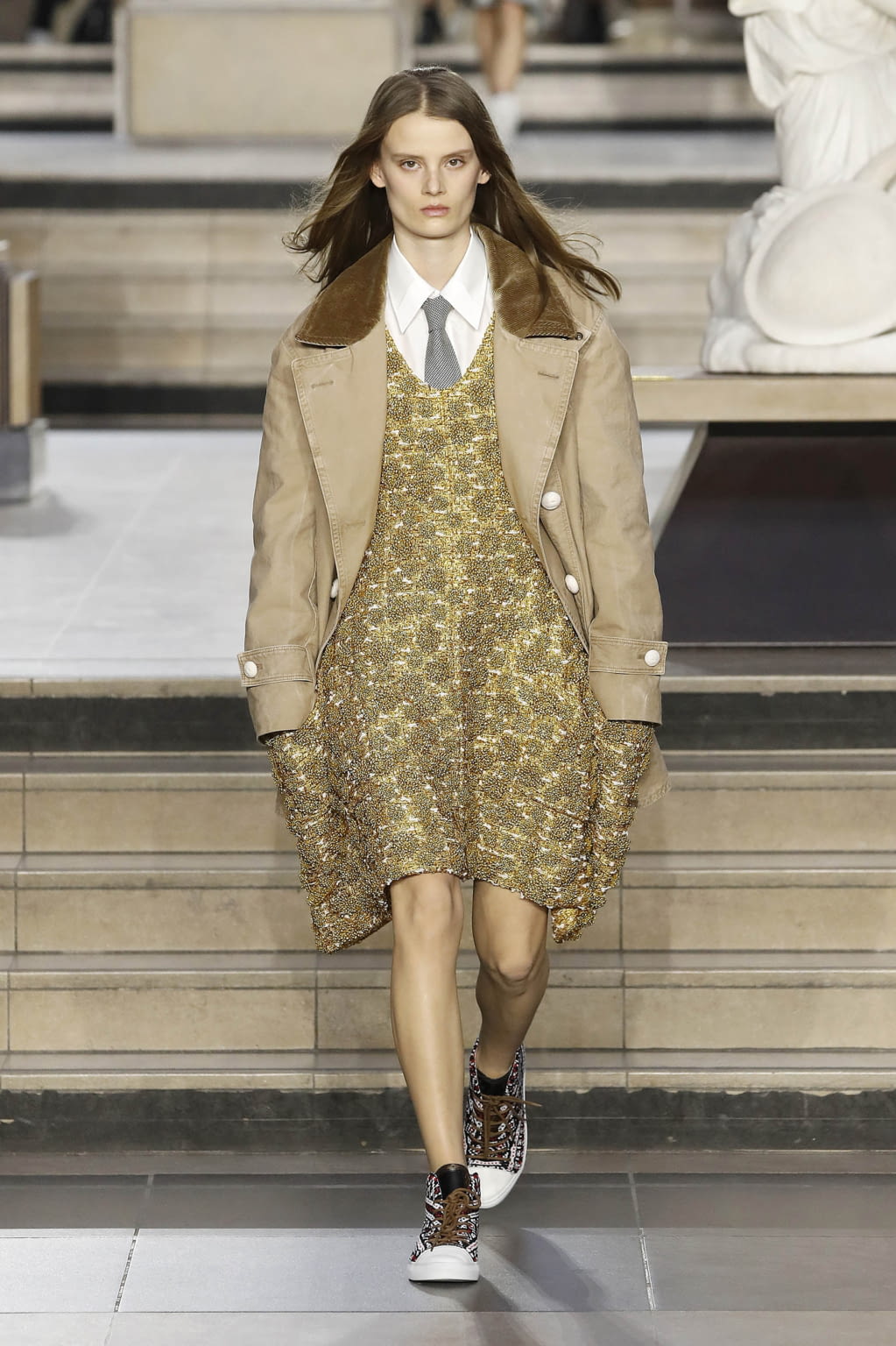 Fashion Week Paris Fall/Winter 2022 look 11 from the Louis Vuitton collection 女装