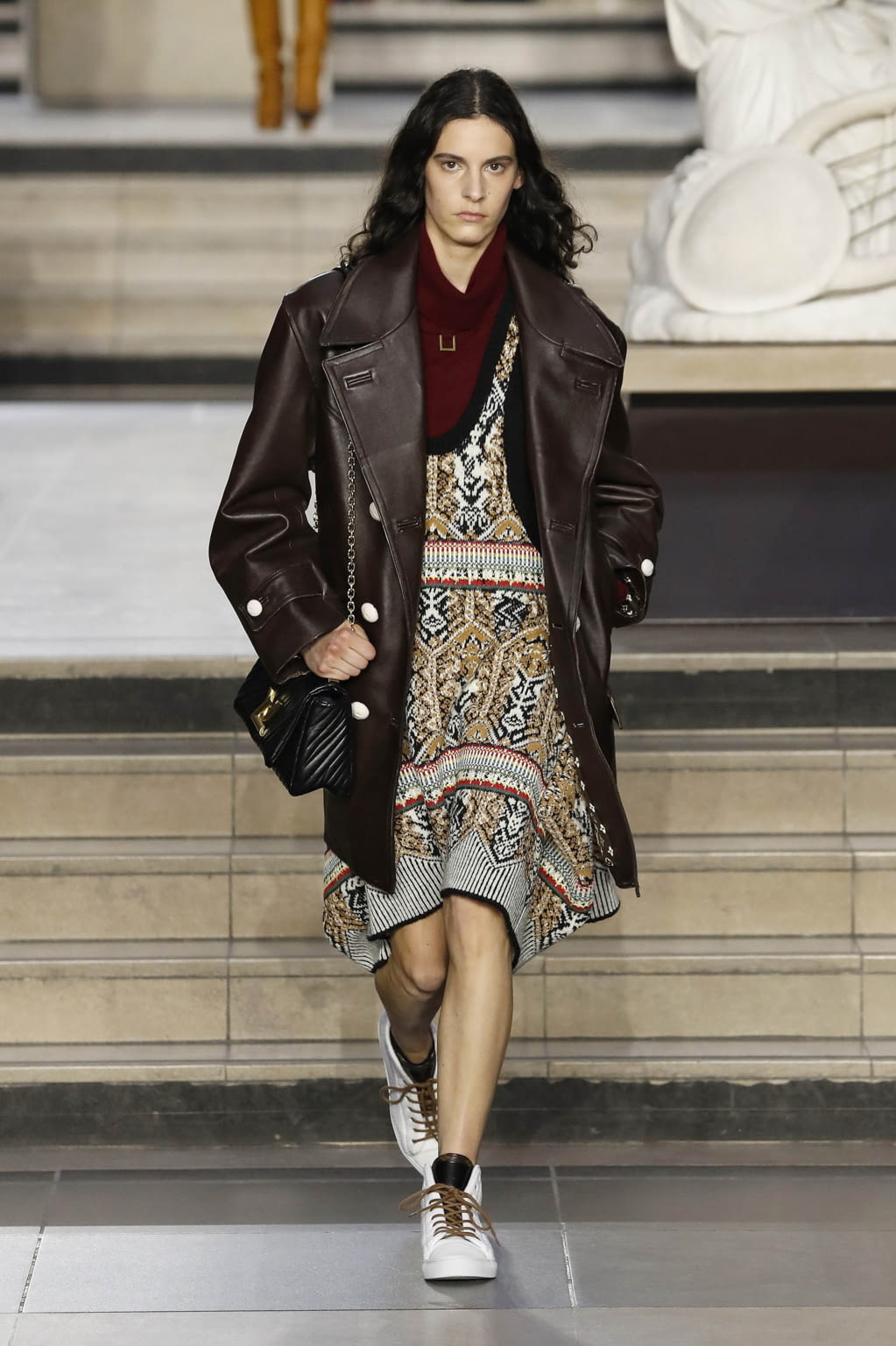 Fashion Week Paris Fall/Winter 2022 look 12 de la collection Louis Vuitton womenswear