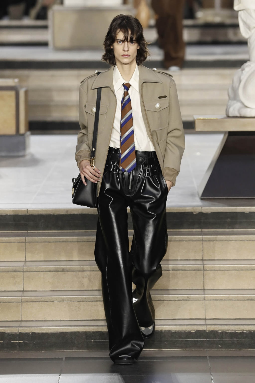 Fashion Week Paris Fall/Winter 2022 look 18 from the Louis Vuitton collection womenswear