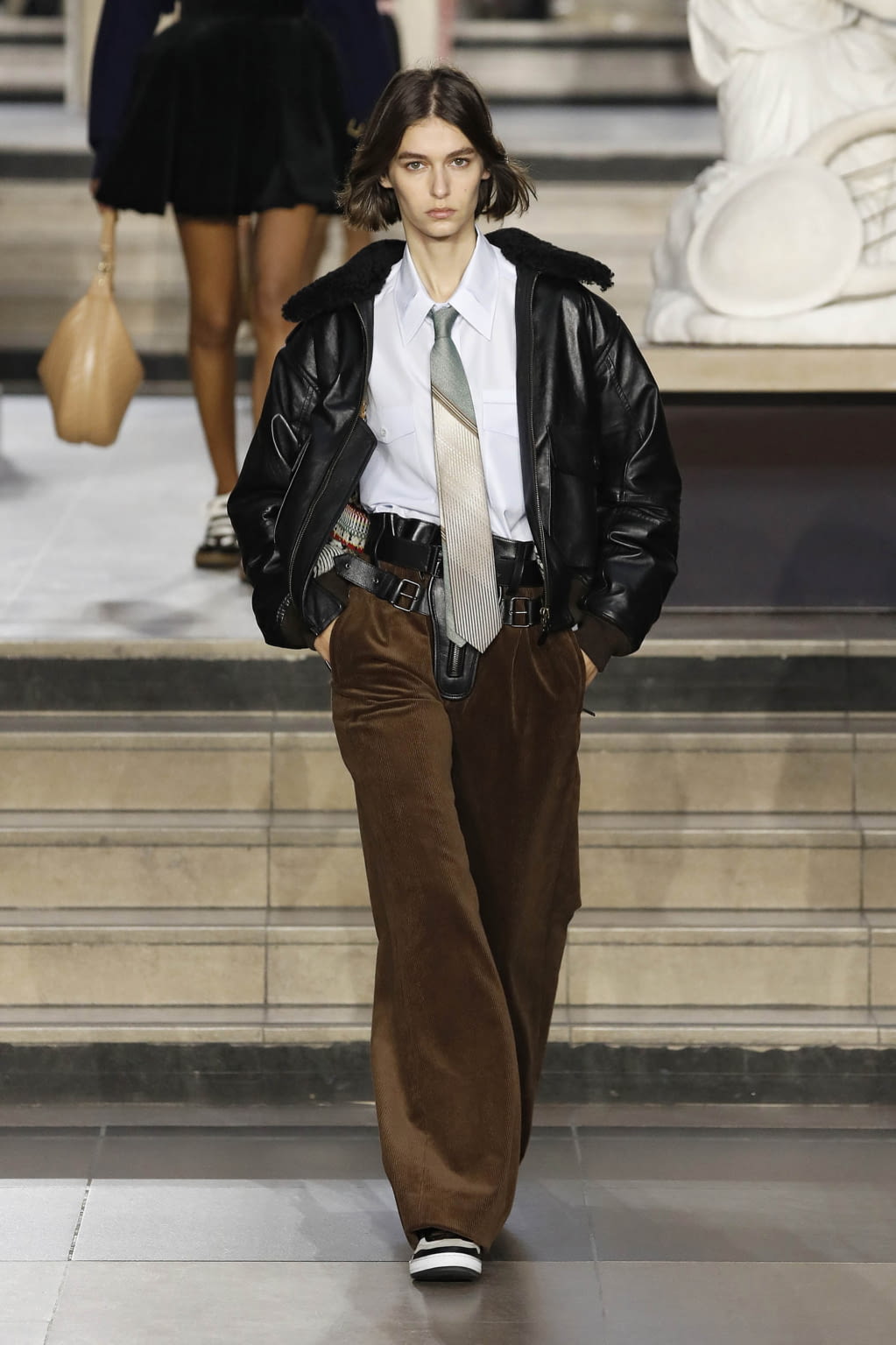 Fashion Week Paris Fall/Winter 2022 look 19 from the Louis Vuitton collection 女装