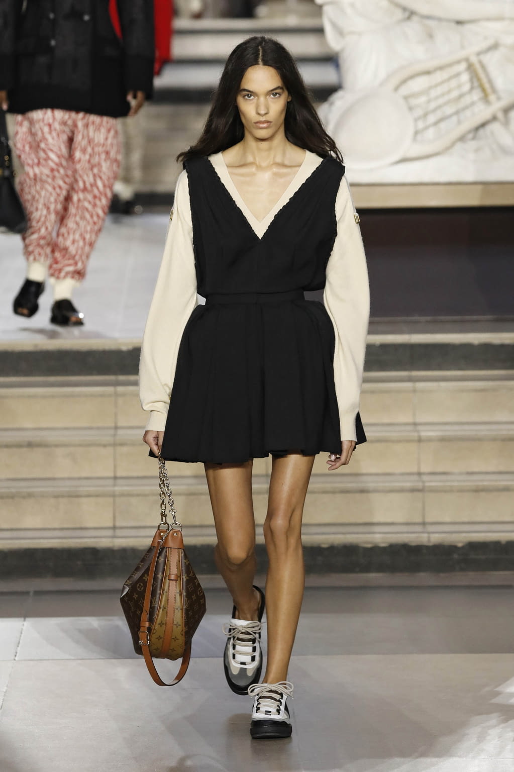 Fashion Week Paris Fall/Winter 2022 look 21 de la collection Louis Vuitton womenswear