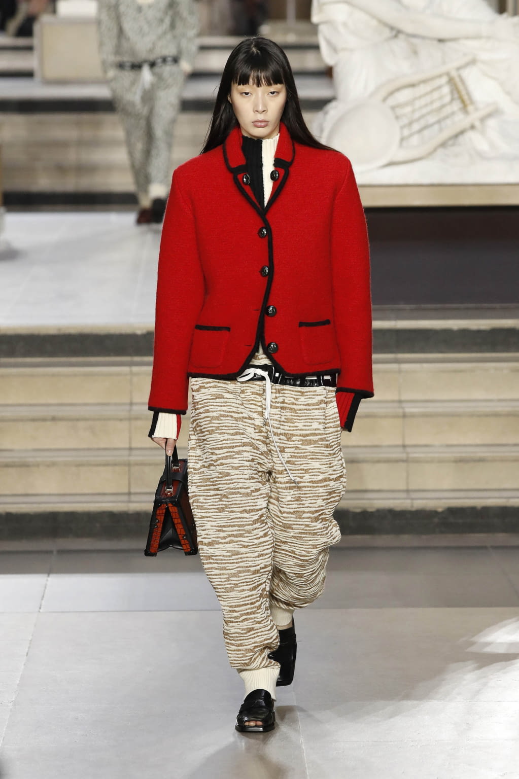 Fashion Week Paris Fall/Winter 2022 look 23 de la collection Louis Vuitton womenswear