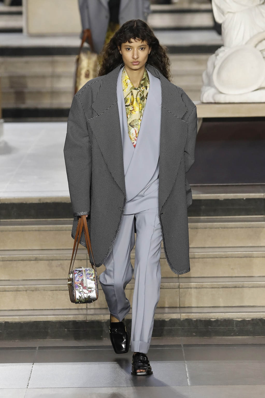 Fashion Week Paris Fall/Winter 2022 look 29 from the Louis Vuitton collection womenswear